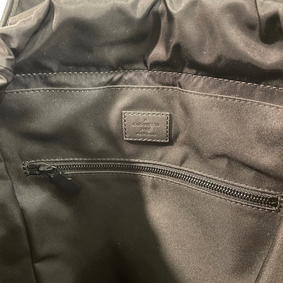 Louis Vuitton discovery backpack - used like new - Picture 11 of 11